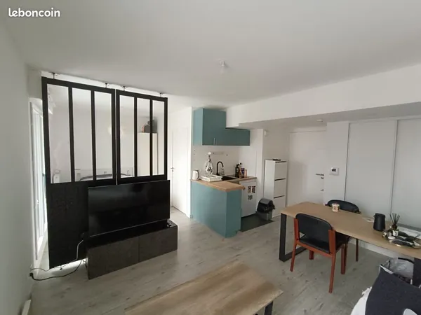 Appartement meublé 31 m² - Dernier étage - Balcon 8 m² - Vue dégagée - Saint-Ouen