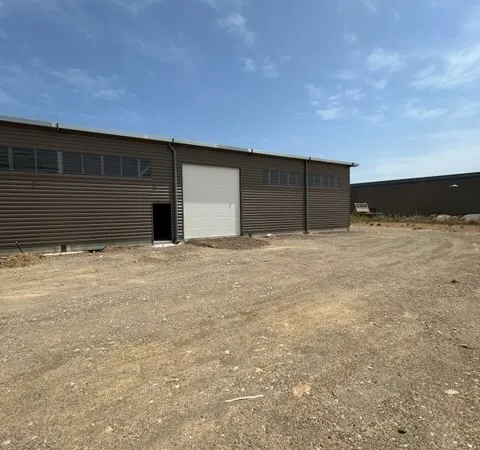 Loue local commercial 500m²