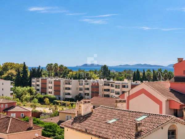 Appartement T3 - terrasse - parking collectif