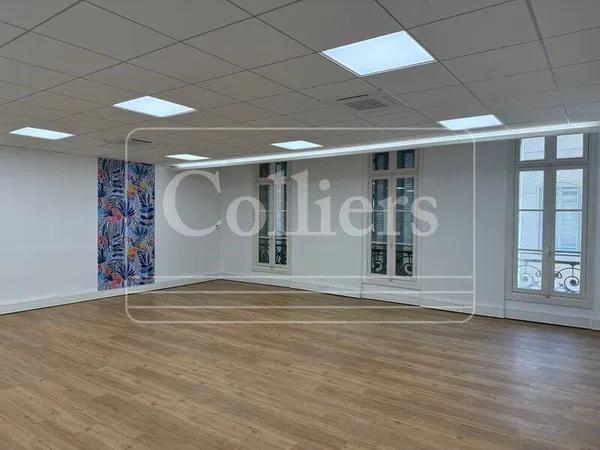 Bureaux 2 pièces 274 m²