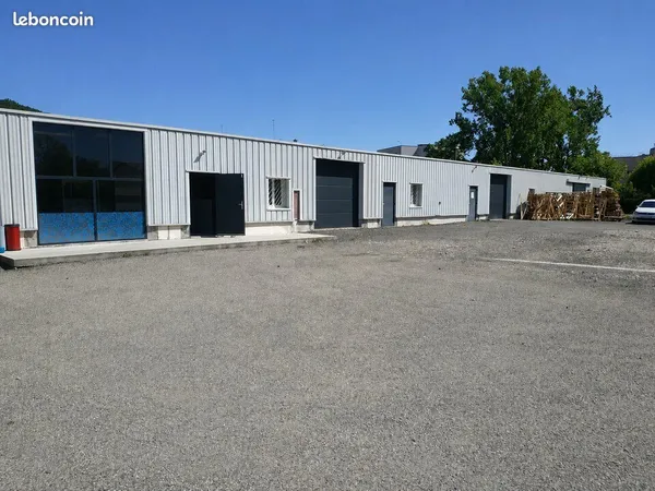 LOCAL D'ACTIVITE 220 m² BOURGOIN JALLIEU
