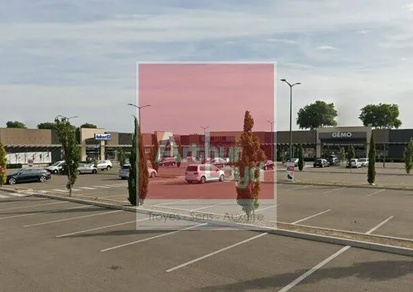 Local commercial 806 m² SENS