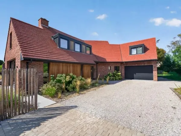 Maison 6 pièces 274 m²