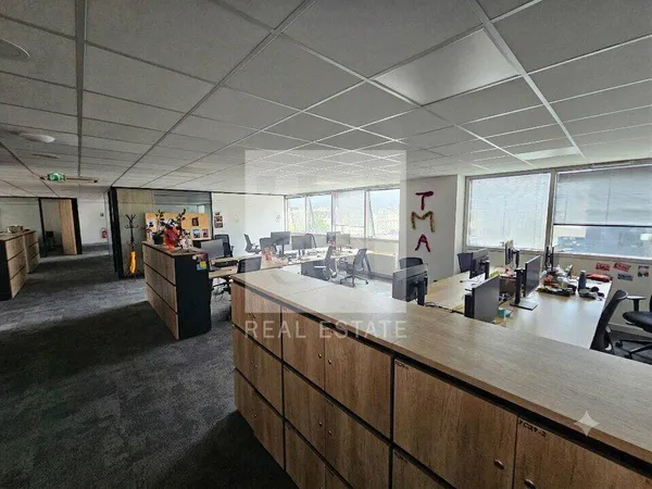 Bureaux 725 m²