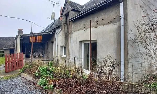 ROUGE : Maison à rénover 5 pièces