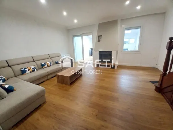 Maison de ville rénovée au coeur de Briatexte