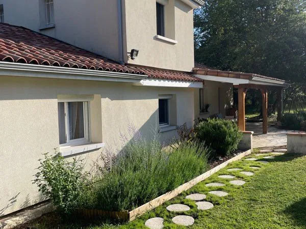 Maison 4 chambres avec piscine et beau terrain arboré - Cahors