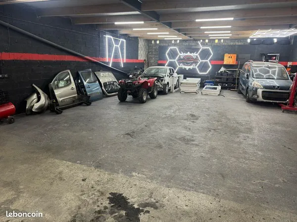 Hangar à louer 300 m² avec un parking
