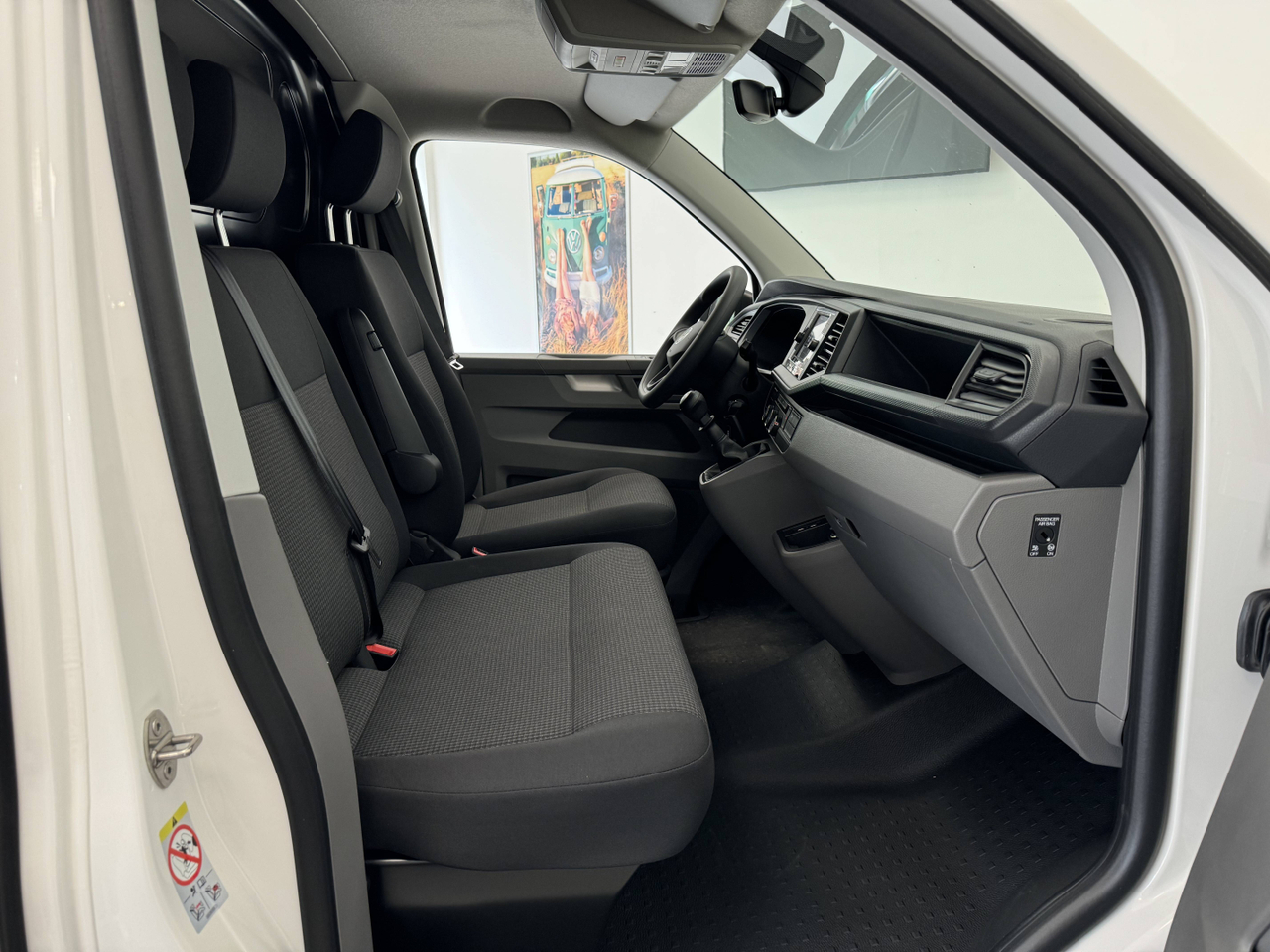 Volkswagen Utilitaires TRANSPORTER 6.1 VAN L1H1 2.0 TDI 110 BVM5 — photo 5