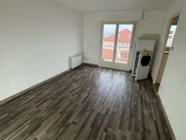 Apparemment 2 pièces clôturer et avec barrière