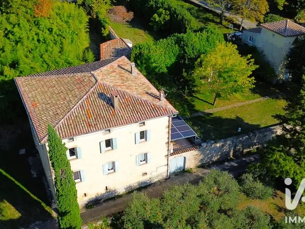 Maison 8 pièces 243 m²