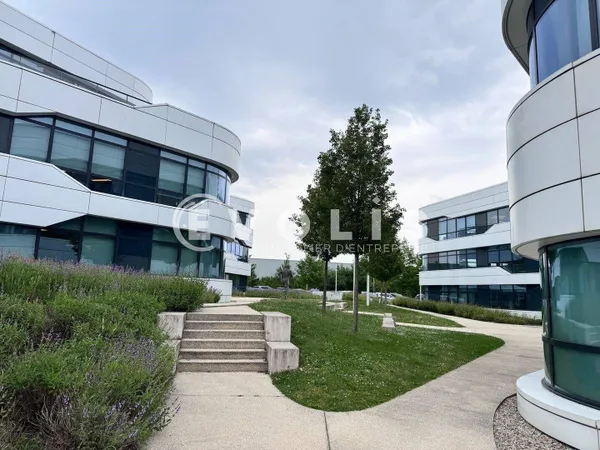 Bureaux 2453 m²