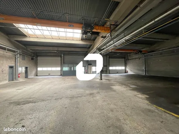 Local d'activité 1 321 m²