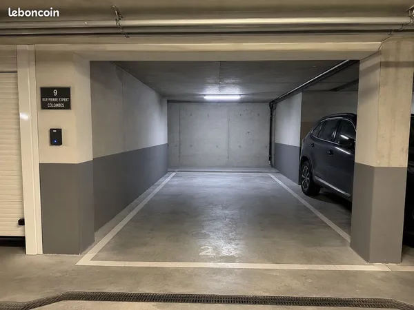Place de parking sécurisé en sous-sol - Colombes - SUV OK