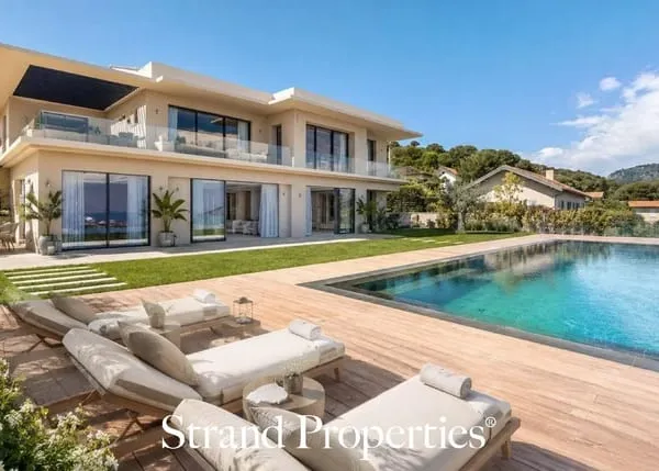 VILLEFRANCHE-SUR-MER - Villa contemporaine rénovée avec piscine et vue panoramique sur le Cap Ferrat