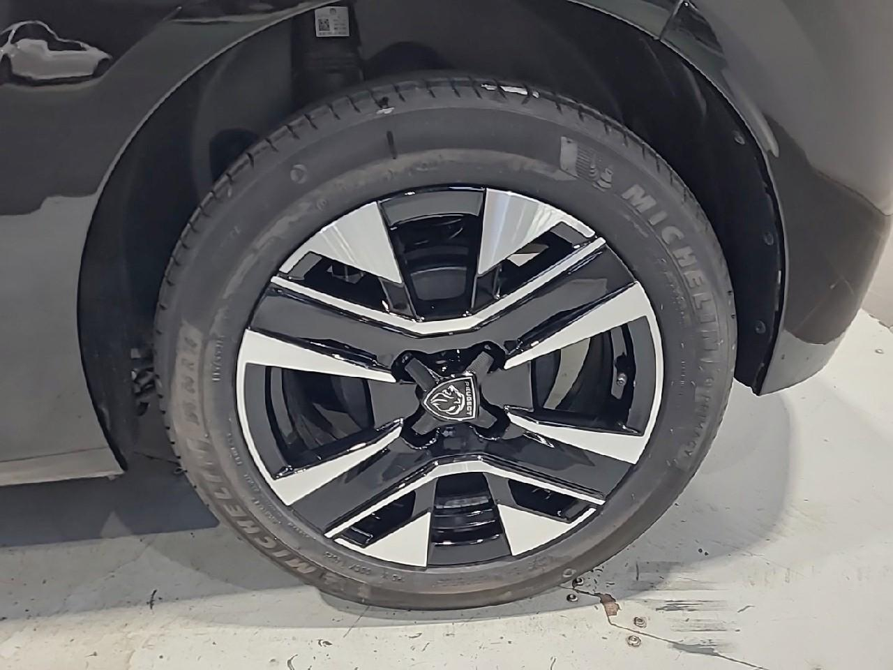 Peugeot 208 hybrid 110 ch e-dcs6 edition — photo 16