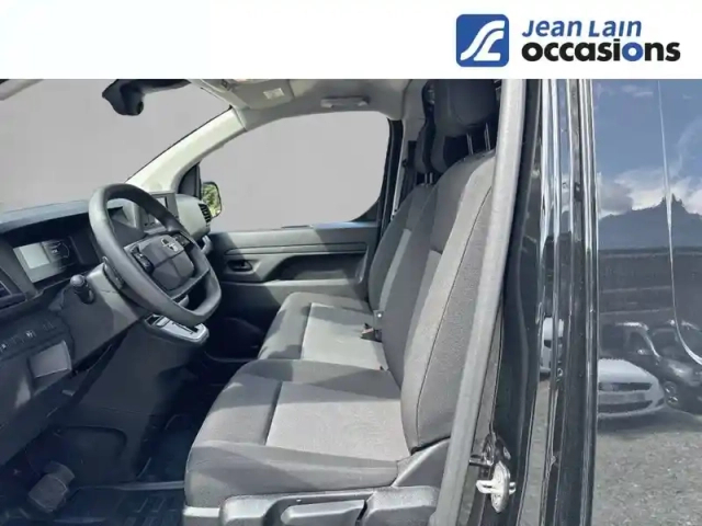 Opel Vivaro fgn taille m bluehdi 145 s&amp;s eat8 — photo 17