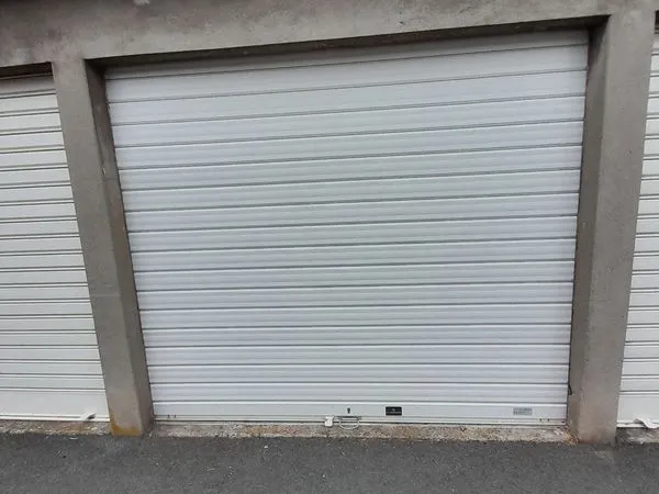 BOX 11 M² pour stockage, motos ou petite voiture