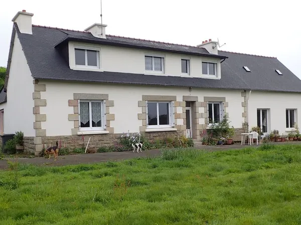 Propriété + hangar sur 2 hectares