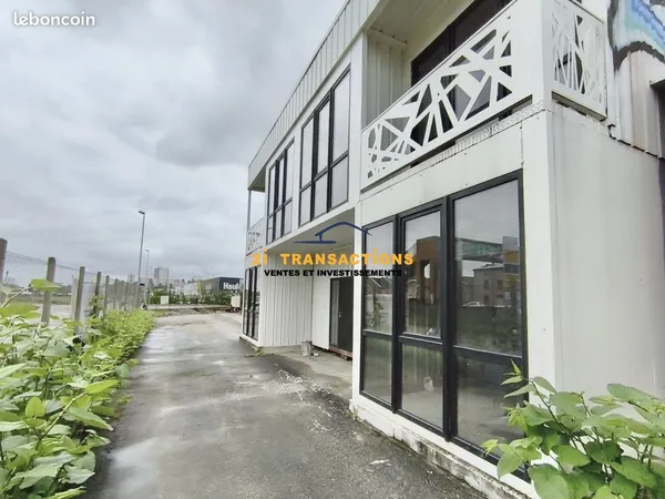 Local 674 m² Lorette