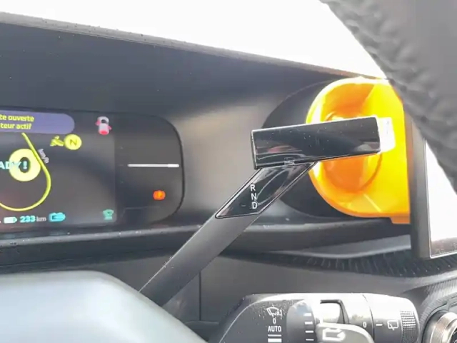 Renault Twingo e-tech electrique 80 ch autonomie urbaine — photo 13