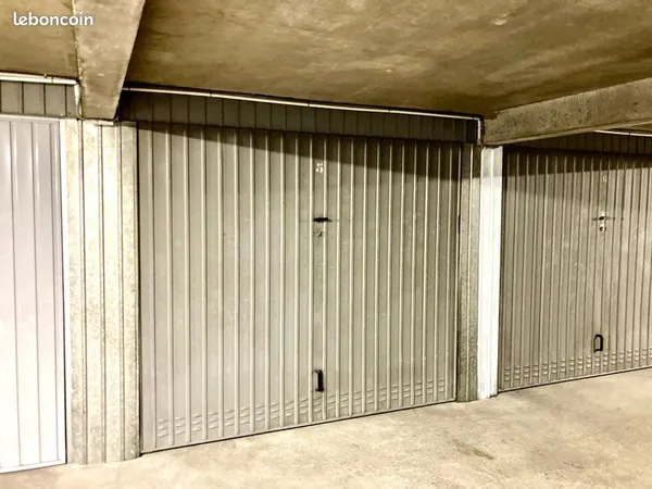 Garage / box fermé proche Puvis de Chavannes