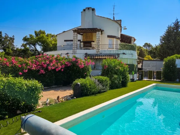 BELLE MAISON FAMILIALE T8 avec 3 logements et cours de TENNI