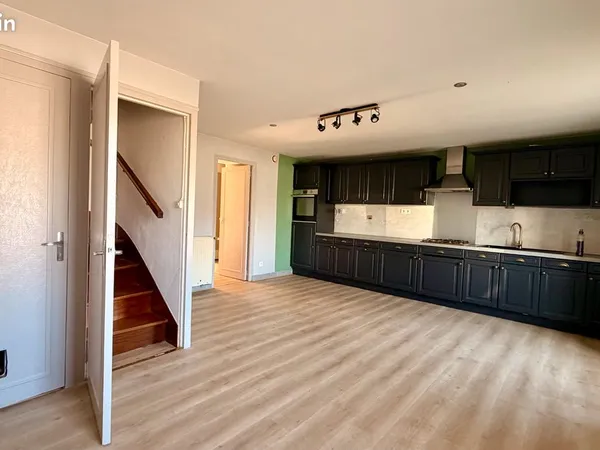 Maison 78 m² - 3 chambres - Grand garage 50 m² - Cour - Mayenne
