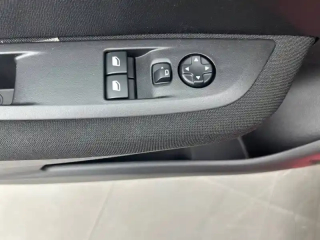 Peugeot 208 puretech 75 s&amp;s bvm5 — photo 15