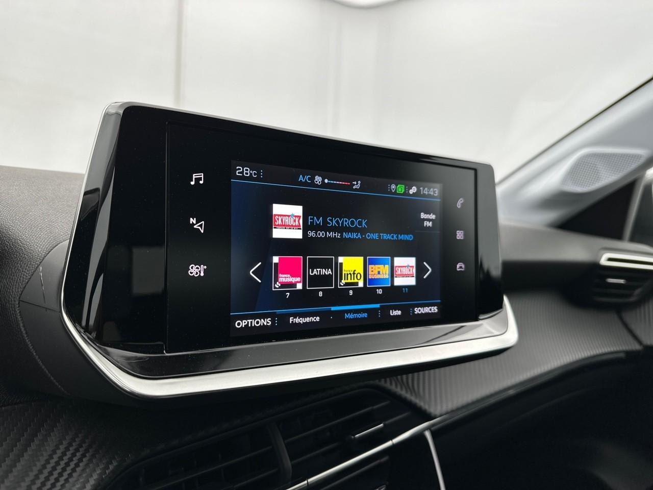 Peugeot 208 puretech 100 s&s eat8 style — photo 23