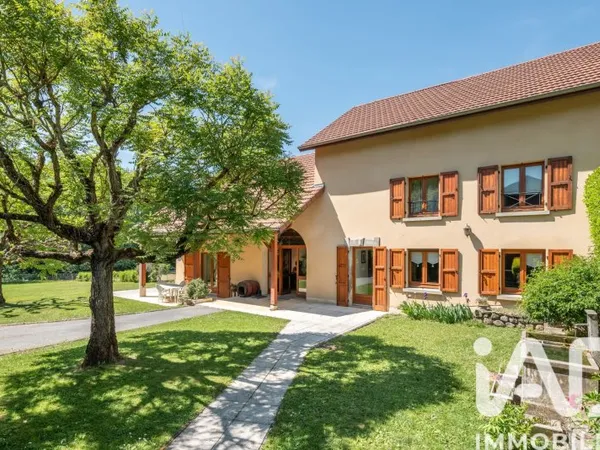 Maison 6 pièces 221 m²