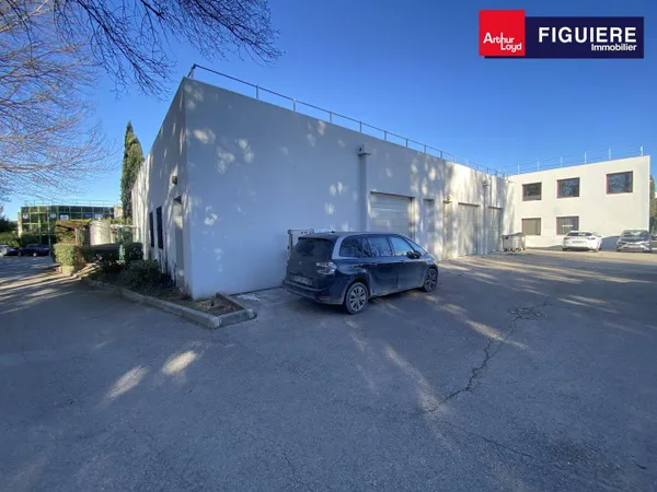 Local d'activité 195 m²