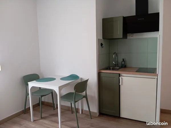 Studio meublé proche gare avec place de parking