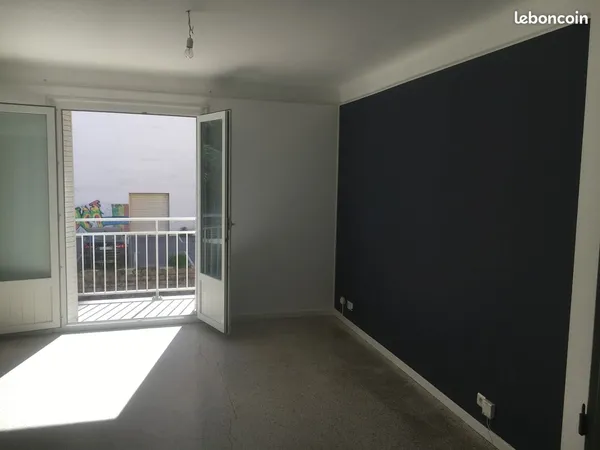 F3 à l'année 60m2 parking grenier Montée St Jean