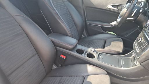 Mercedes Classe CLA Shooting Brake 220 d 7G-DCT - Fascination Amg – 2018 – 134150 km – Diesel – Boîte Automatique — photo 15