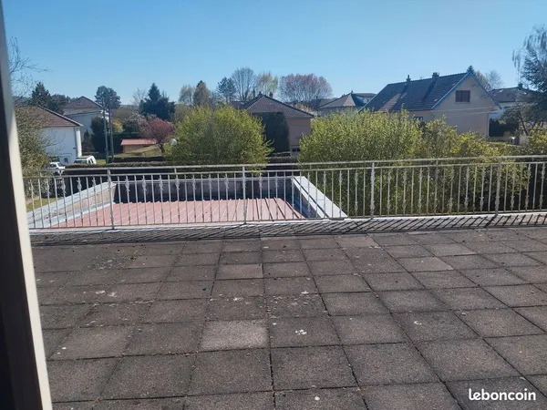 Ensemble immobilier composé d'un logement et d'une surface commerciale