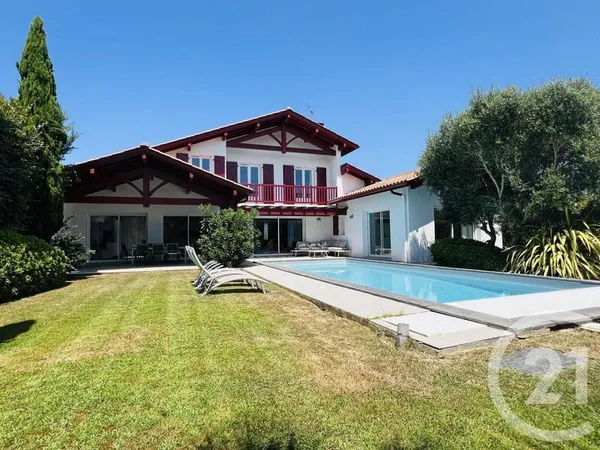 Maison 7 pièces 204 m²