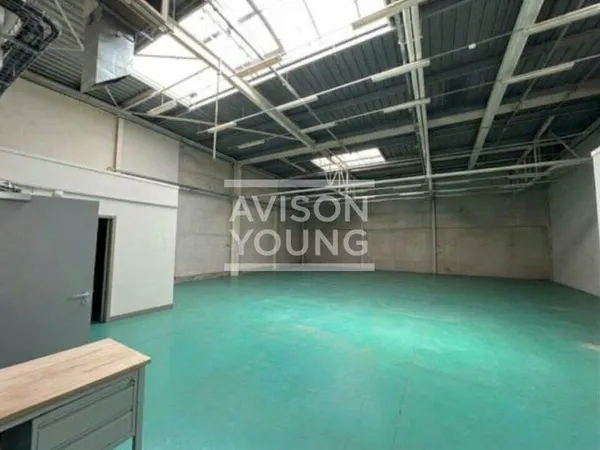 Local d'activité 1144 m²