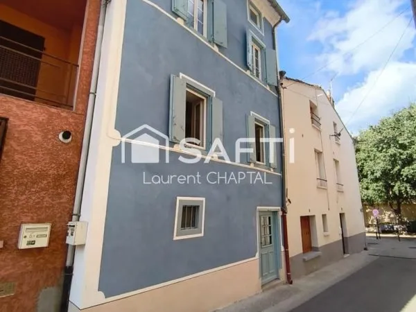 Maison de ville rénovée avec goût.