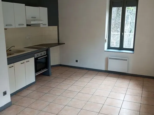 Loue T2 40m² semi meublé centre Annonay