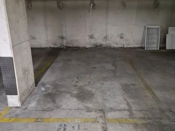 Parking - 5 min marie de montreuil