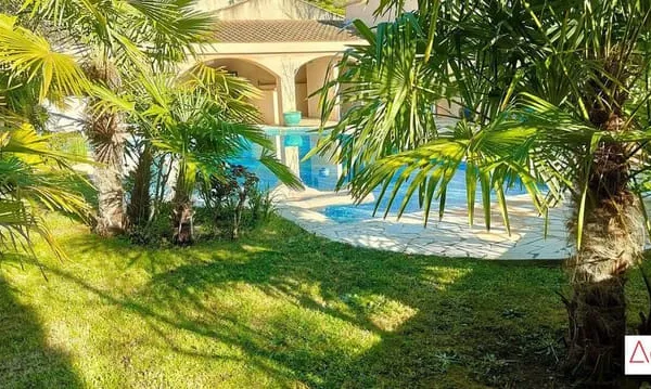 Villa 8 pièces 266 m²