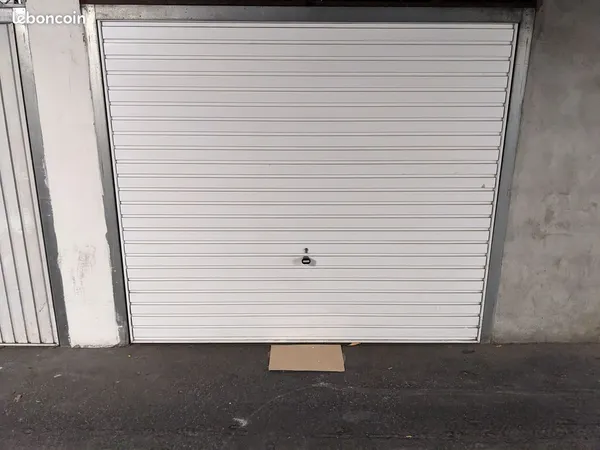 Garage fermé de 15m2 à Charras Courbevoie