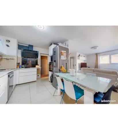 Appartement t4 plus un bureau