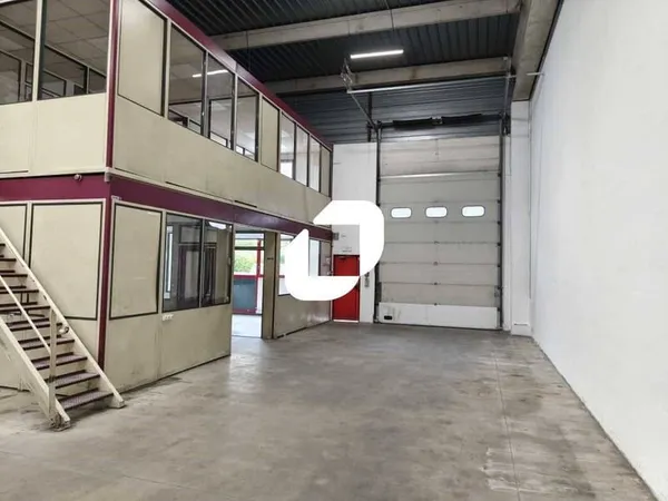 Local d'activité 317 m²