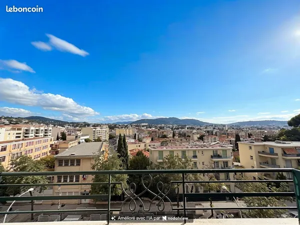 Exclusivité quartier Cessole - 3 pièces traversant en étage élevé avec balcons et aperçu mer - idéal