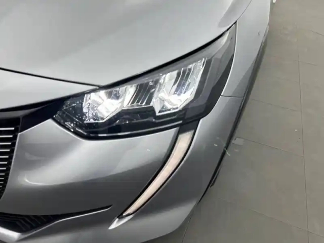 Peugeot 208 electrique 50 kwh 136ch — photo 16