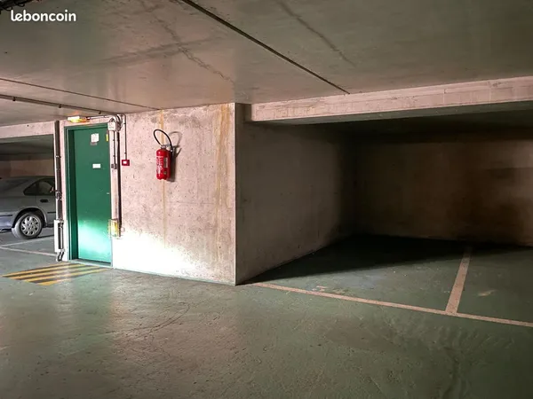 Place de parking sécurisée en sous-sol - Kremlin-Bicêtre