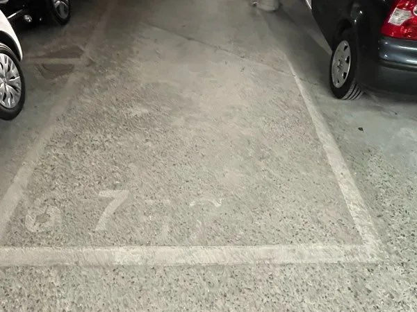Place parking - sous sol - Oberthur