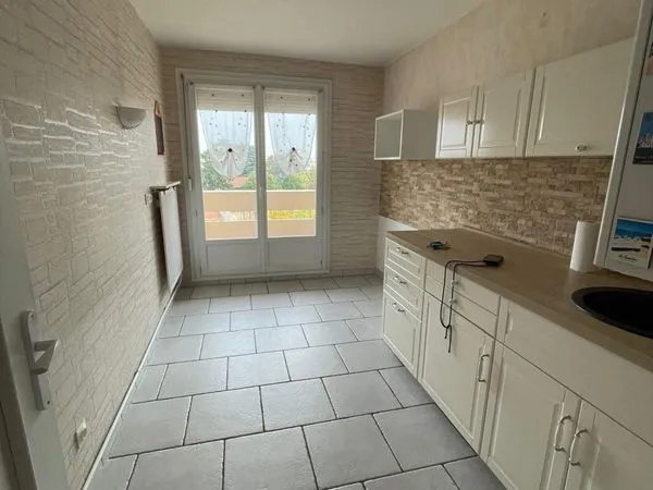 T4 traversant de 100 m²